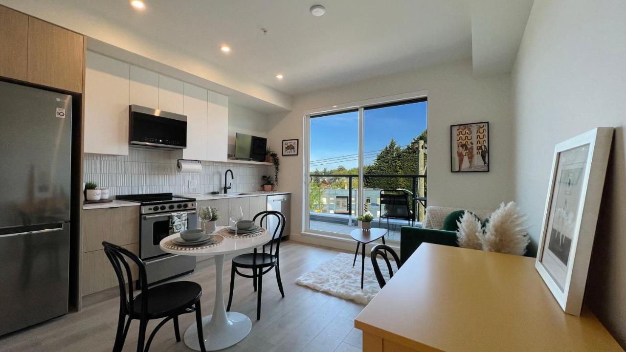 Hillside Oasis By Iris Properties! Victoria Eksteriør billede