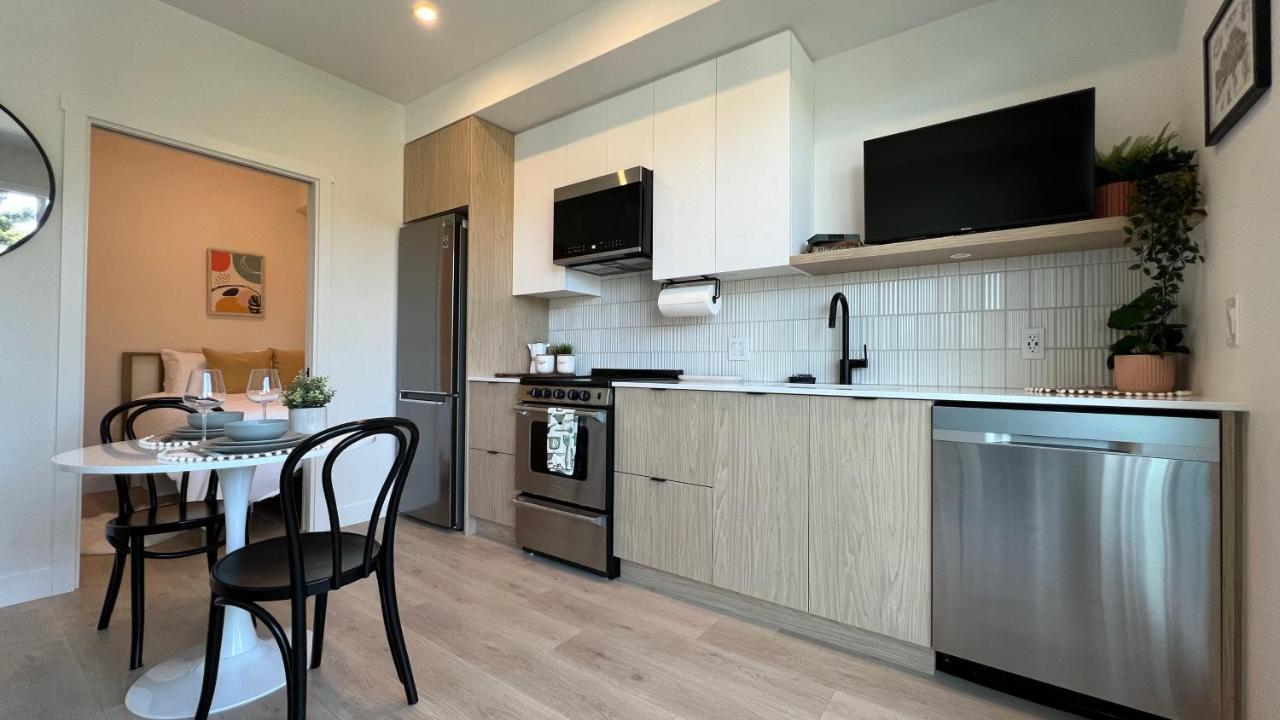 Hillside Oasis By Iris Properties! Victoria Eksteriør billede