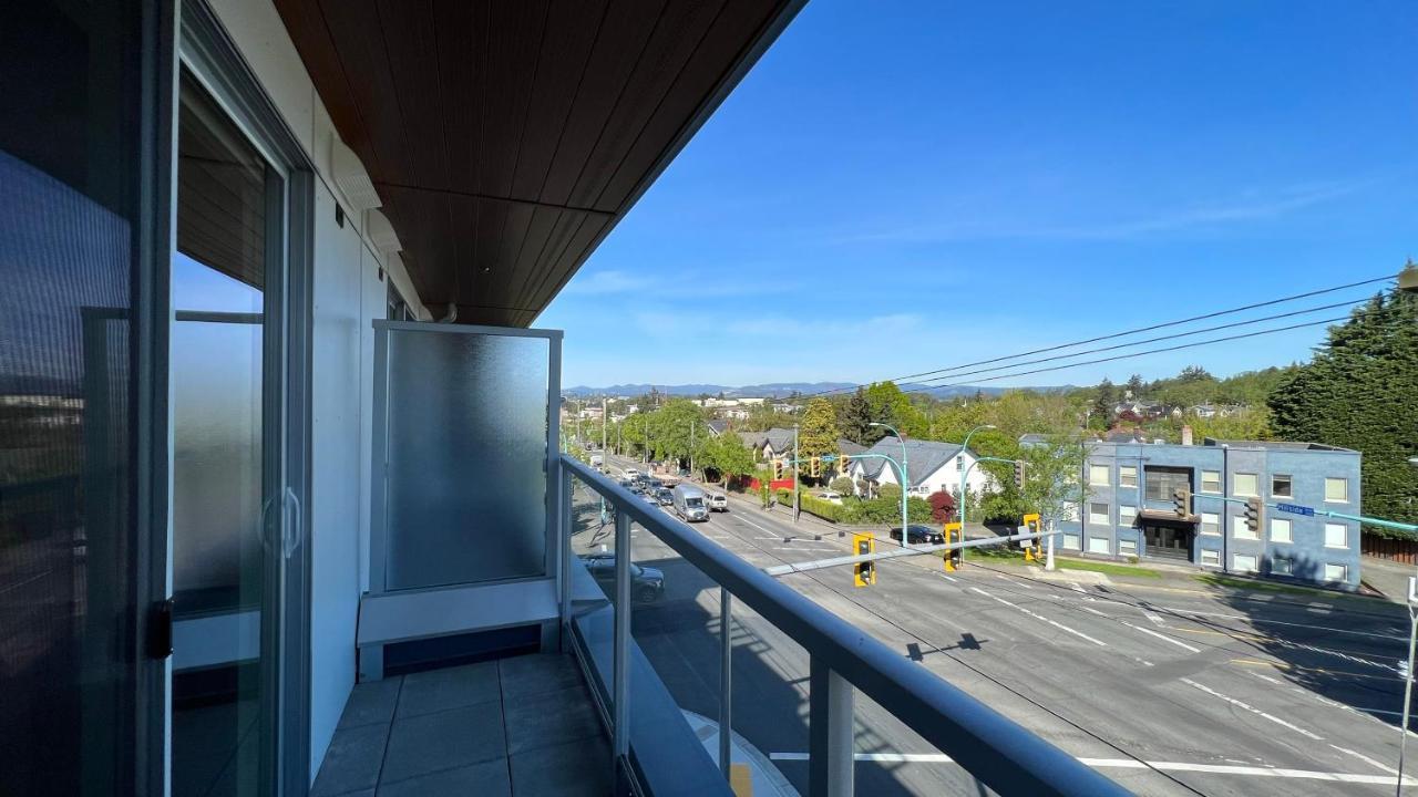 Hillside Oasis By Iris Properties! Victoria Eksteriør billede