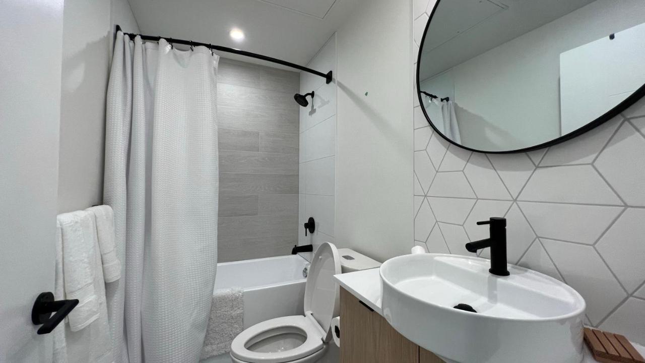 Hillside Oasis By Iris Properties! Victoria Eksteriør billede