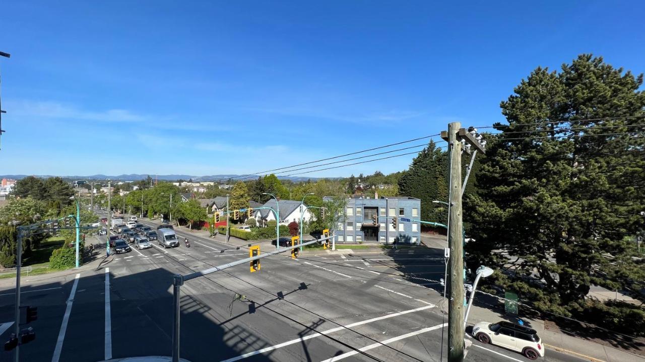 Hillside Oasis By Iris Properties! Victoria Eksteriør billede